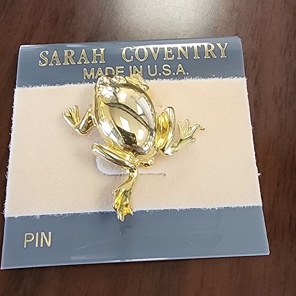 Vintage Jewelry Sarah Coventry Beautiful Gold Tone Frog Pin Brooch